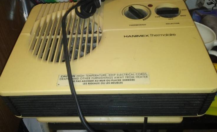 lot 278 image: Miscellaneous heater, tennis, rackets.