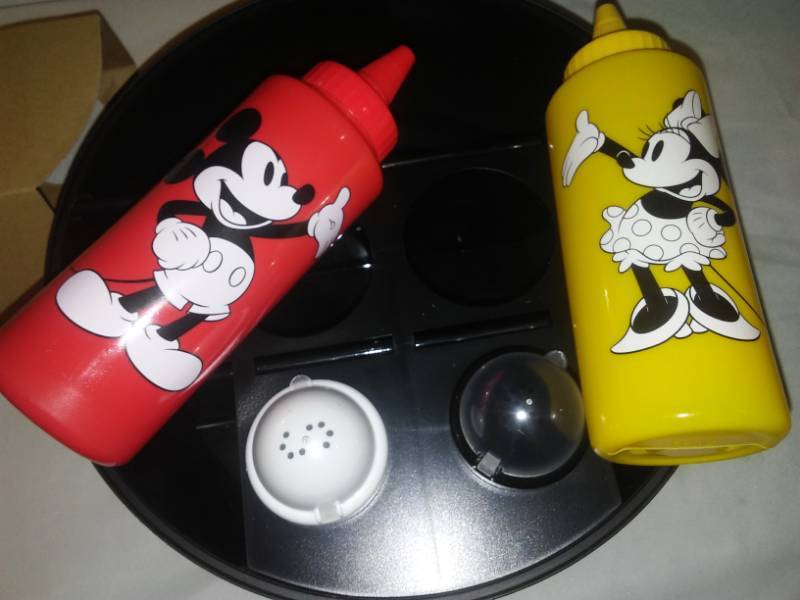lot 139 image: New Mickey Mouse Disney condiment carrier.