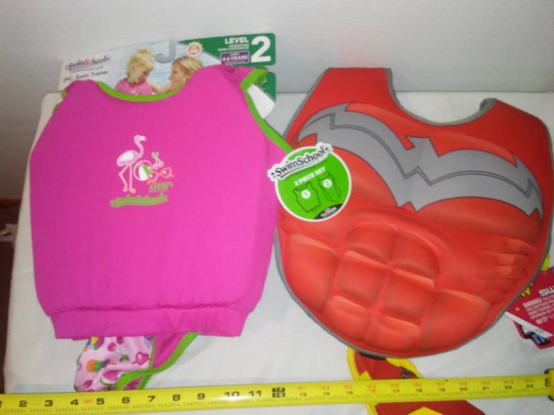 lot 144 image: New kids swim vest by Swim School.
