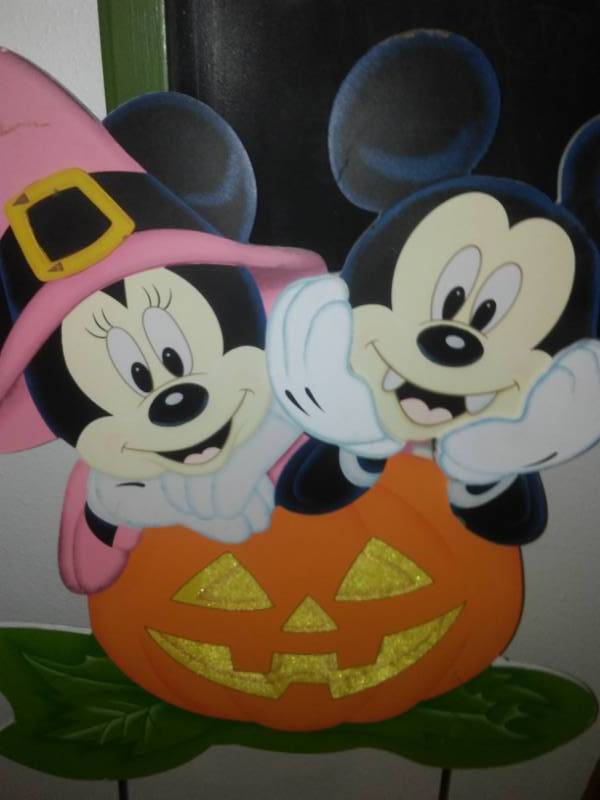 lot 160 image: Disney Halloween yard Stakes - 6.