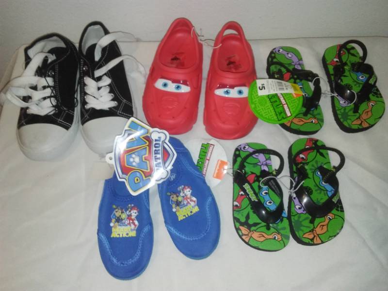 lot 192 image: New five pair kids shoes and sandals.