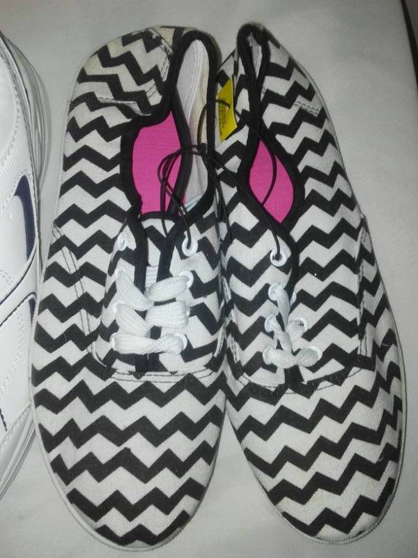lot 195 image: New three pair of womens shoes