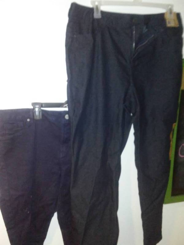 lot 285 image: New to pair womens size 16 jeans.