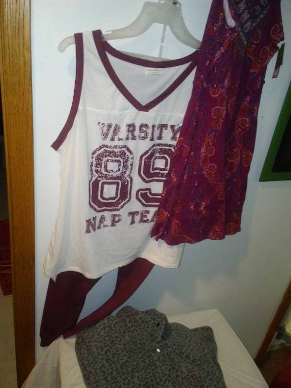lot 286 image: Womens XL leisurewear - new.
