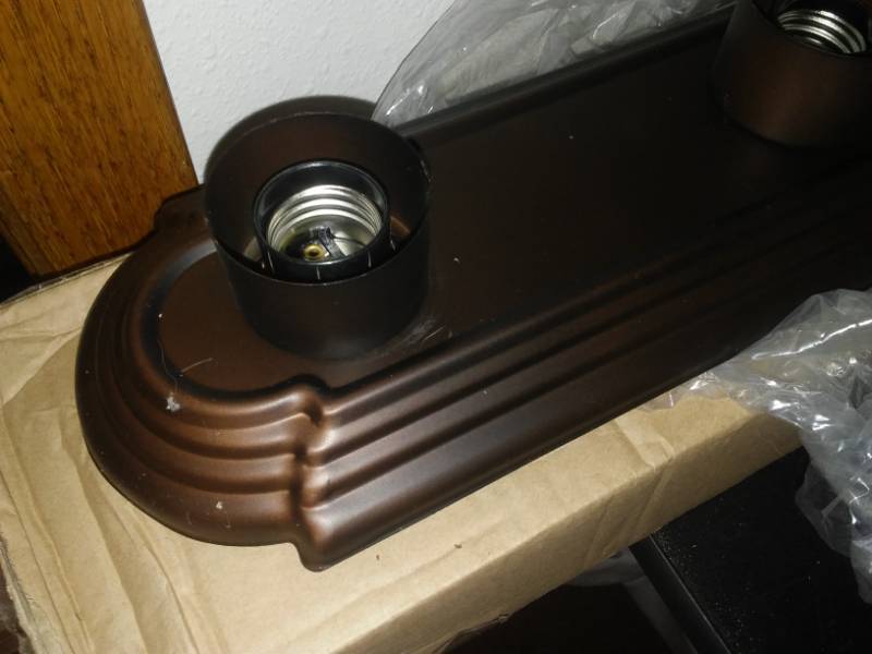 lot 311 image: New 6 light vanity fixture and box