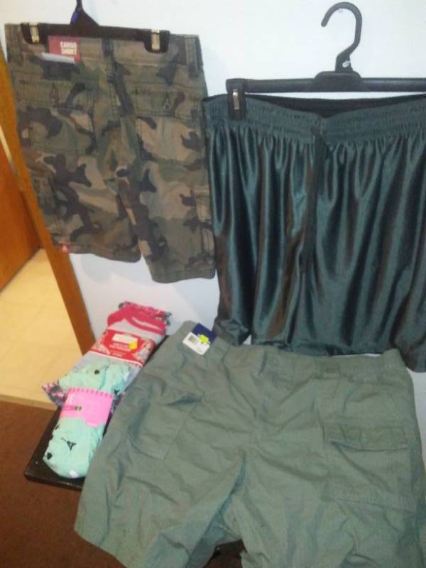 lot 313 image: 2 mens XL shorts, boys size 12, 3T