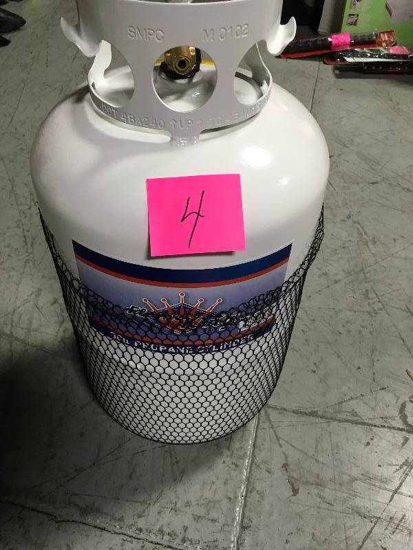 lot 4 image: Flame King 7SN-301 30-Pound Propane Cylinder in good condition