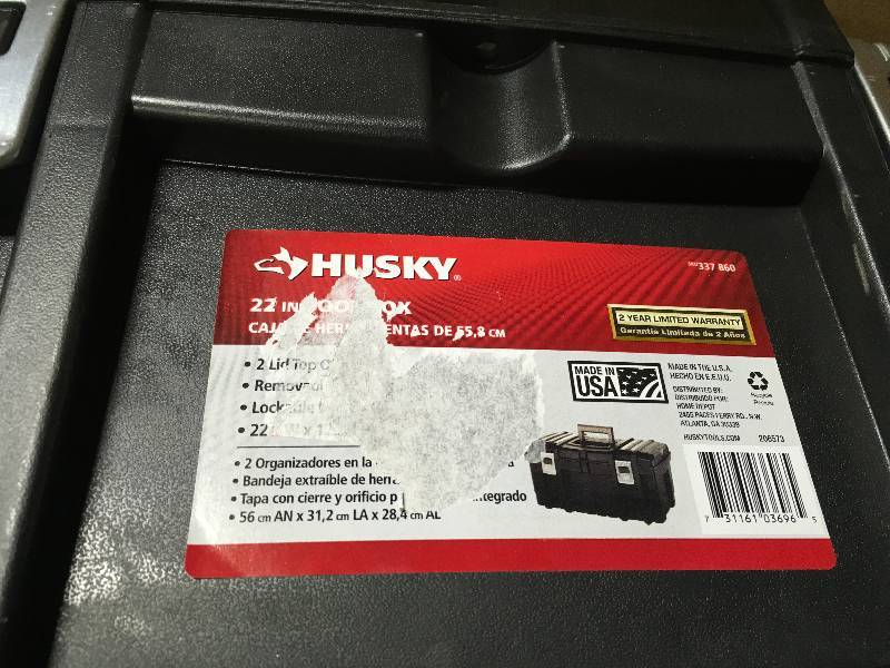 lot 82 image: Husky 22 in. Tool Box with New Metal Latches MISSING ONE TOP COVER