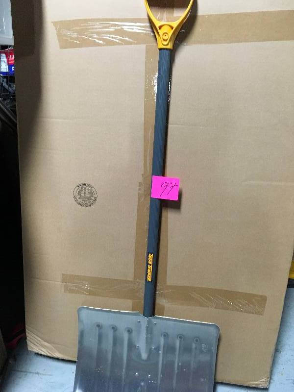 lot 97 image: True Temper Aluminum Snow Shovel with 36-in Steel Handle Driveway aluminum blad  in good condition