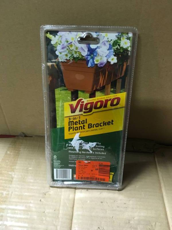 lot 8 image: Vigoro 3-in-1 metal plant bracket in good condition