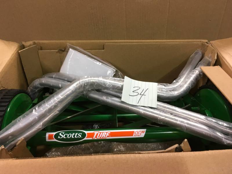 lot 34 image: Scotts 14 in. 5-Blade Manual Walk Behind Reel Mower in good condition