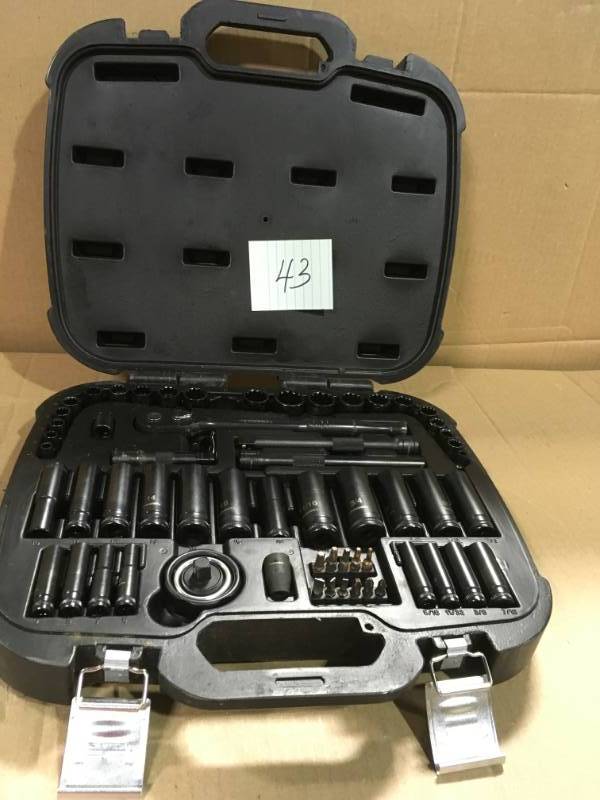 lot 43 image: Husky 38 in. Drive 100-Position Universal SAE and Metric Mechanics Tool Set (60-Piece) in good condition