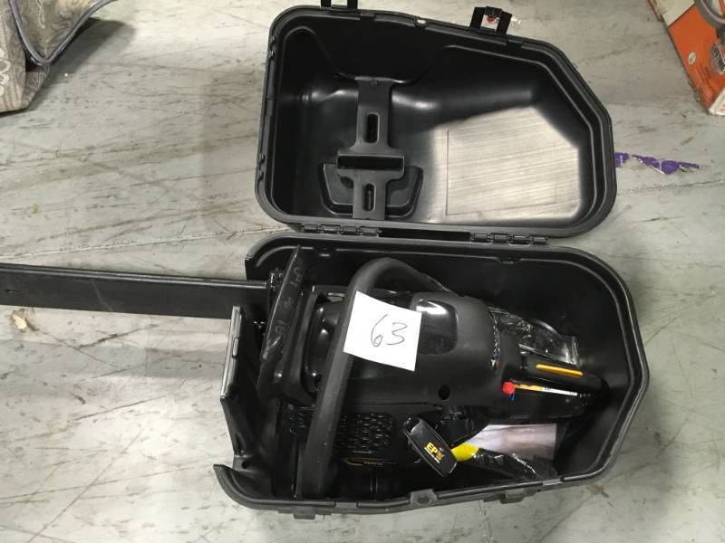 lot 63 image: Poulan PRO 18 in. 42 cc Gas Chainsaw in good condition