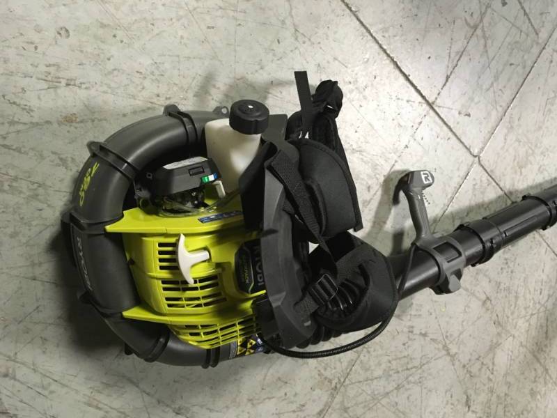 lot 68 image: RYOBI 175 MPH 760 CFM 38cc Gas Backpack Leaf Blower in good condition