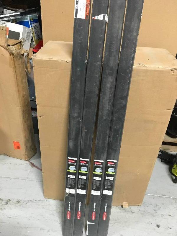 lot 87 image: RUBBERMAID 1784415 48 Fast Track Rail not used