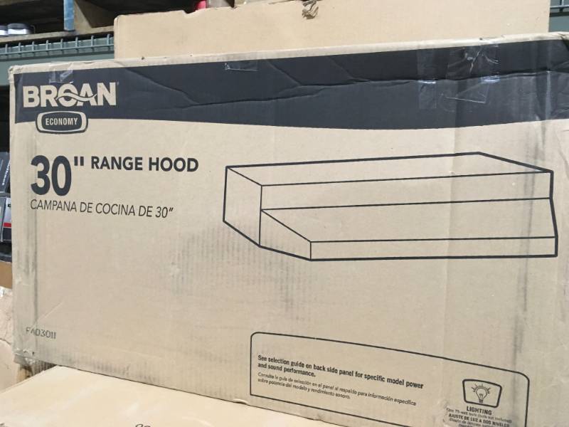 Broan F40000 Series 30 in. Convertible Under Cabinet Range Hood with Light in White in good condition