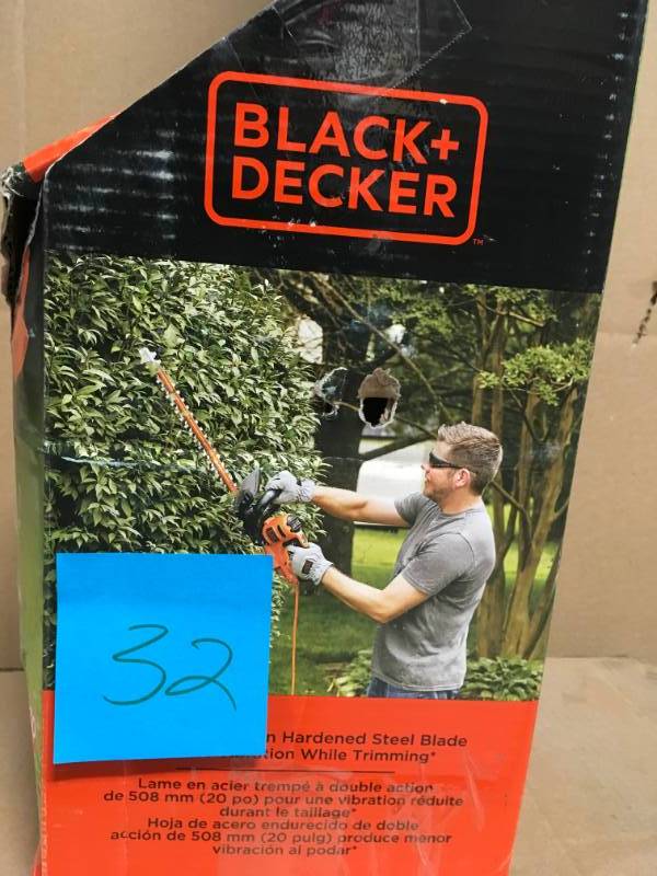 BLACKDECKER 20 in. 3.8-Amp Corded Electric Hedge Trimmer in good condition