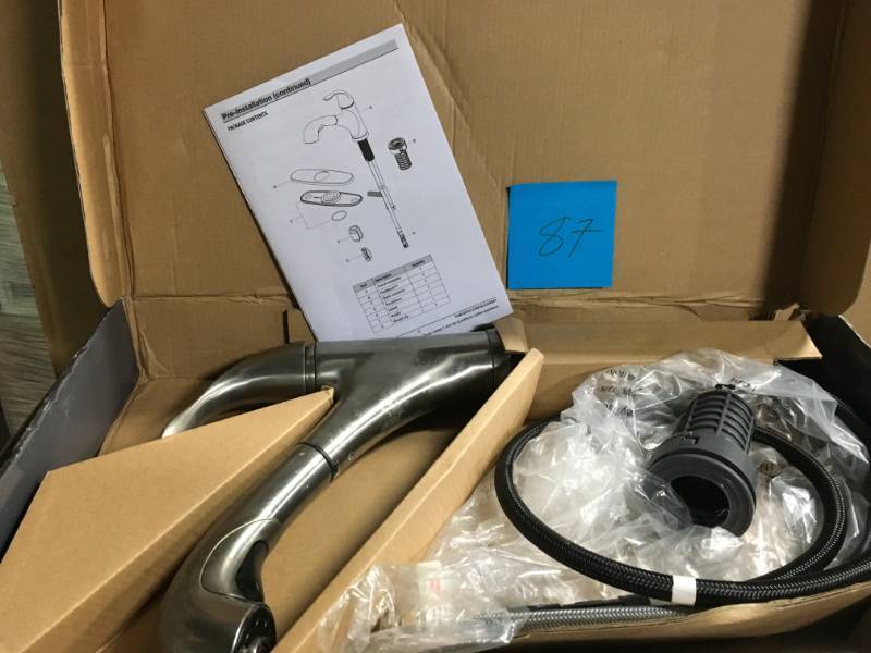 Glacier Bay Market Single-Handle Pull-Out Kitchen Faucet with TurboSpray and FastMount in Stainless Steel in good condition