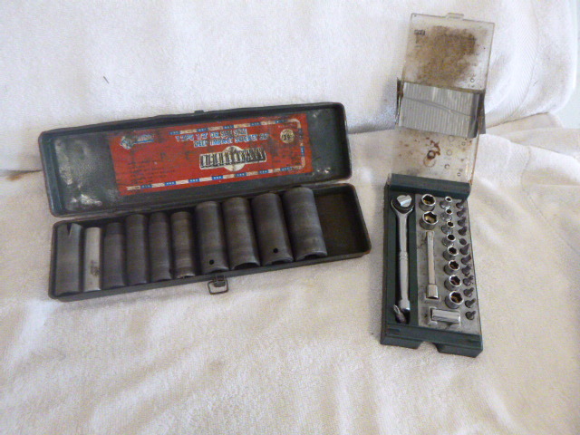 lot 40 image: 12 Deep Impact Socket Set