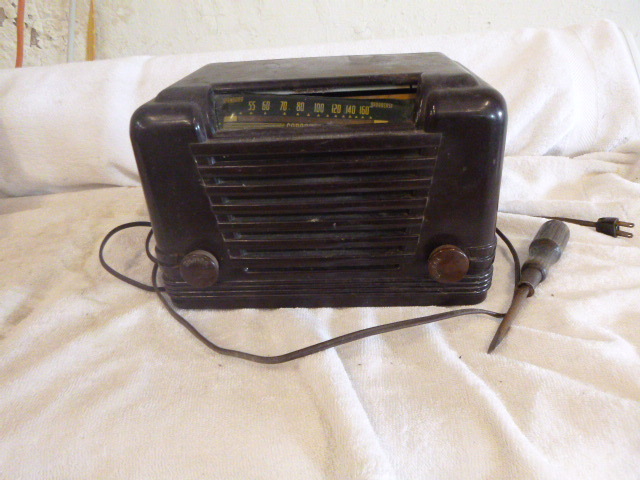 lot 48 image: Vintage Coronado Radio