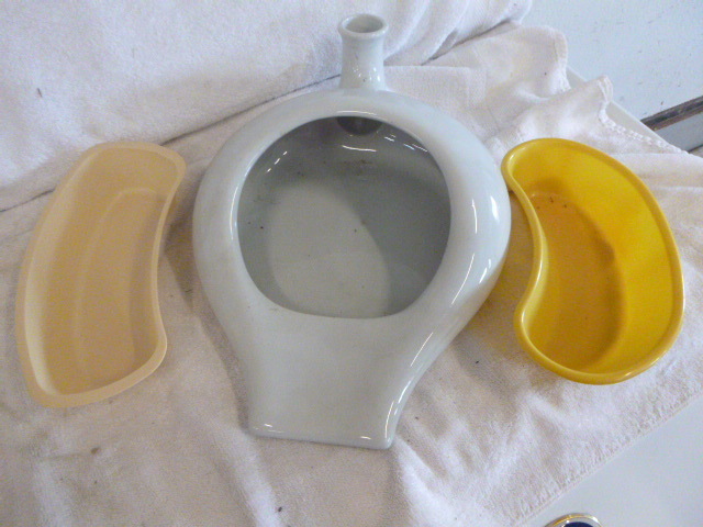 lot 49 image: Vintage Porcelain Coated Bed Pan