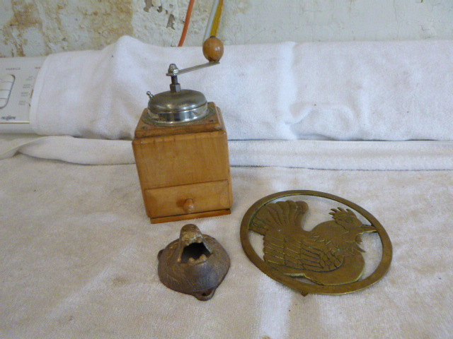 lot 59 image: Vintage Coffee Bean Grinder