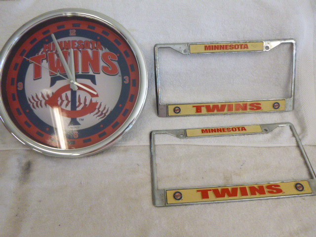 lot 71 image: Minnesota Twins Items