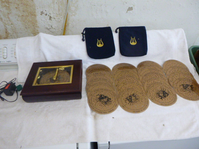 lot 76 image: Mr. Christmas Music Box