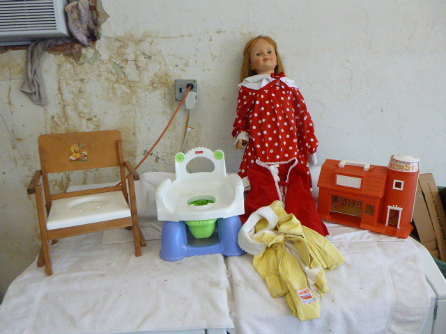 lot 87 image: Miscellaneous Childrens Items