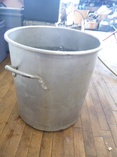 lot 20 image: Large Stainless Pot