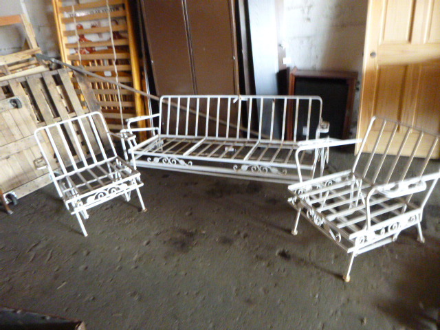 lot 23 image: Patio Furniture