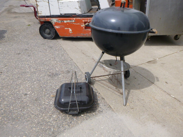 lot 90 image: Weber Grill