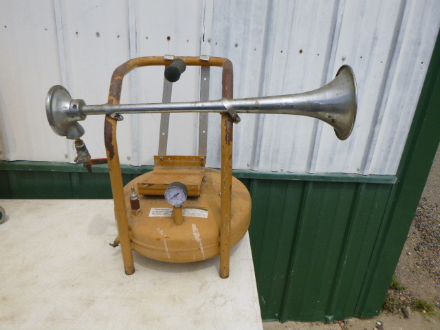 lot 92 image: Homemade Air Horn