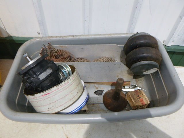 lot 96 image: Miscellaneous Garage Items