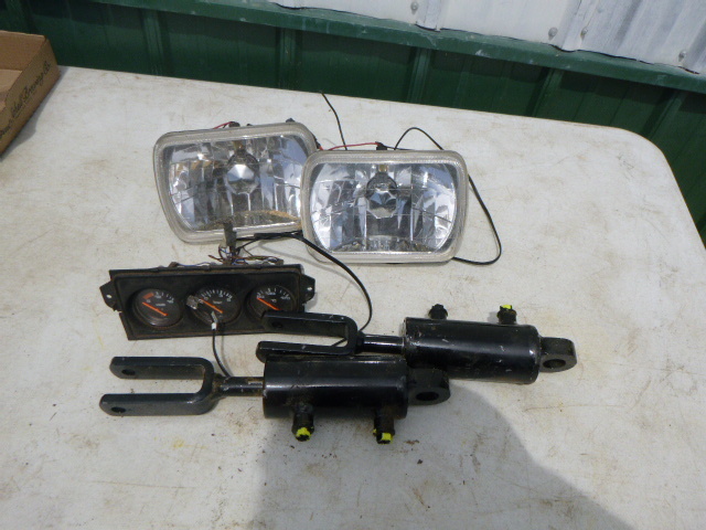 lot 97 image: Automotive Items