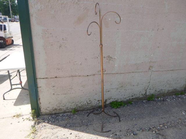 lot 106 image: Coat Rack