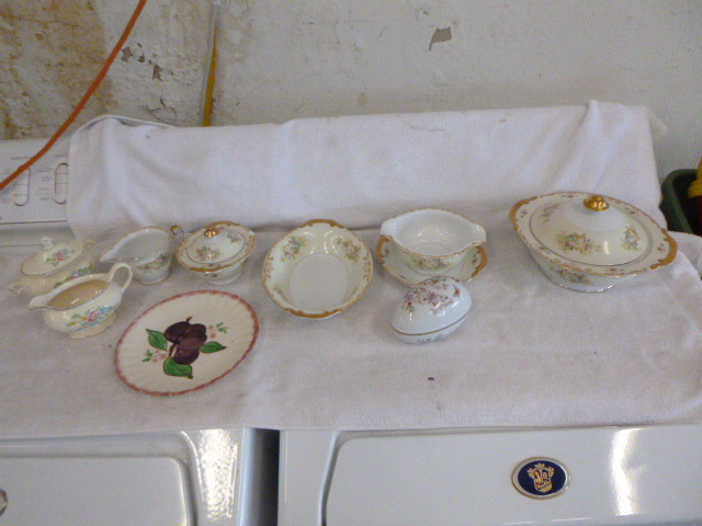 lot 115 image: Serving China