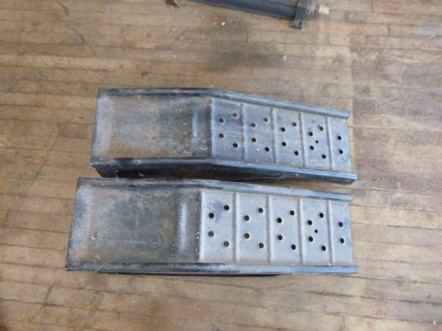 lot 117 image: Pair of Car Ramps