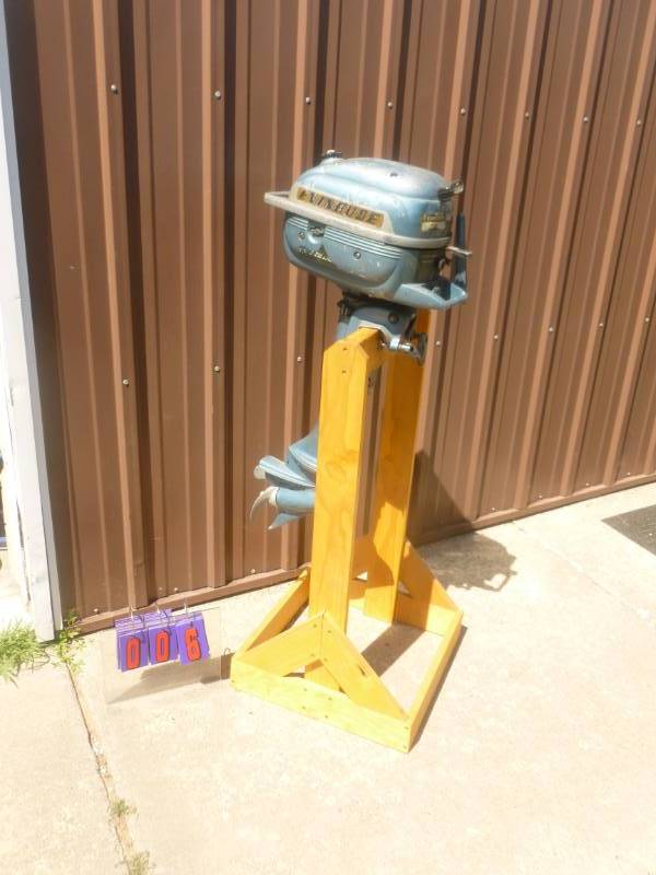 lot 6 image: Vintage Evinrude Outboard Motor