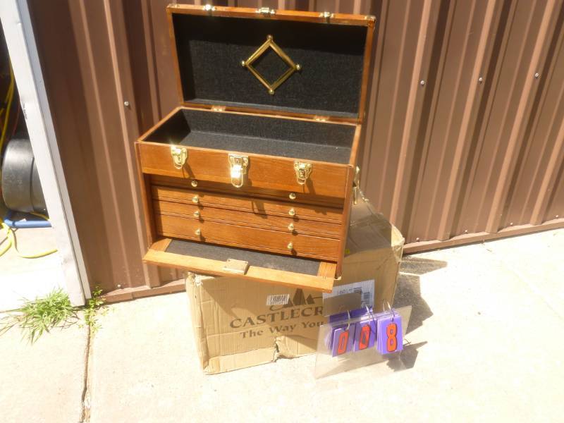 lot 8 image: Wooden Machinist Box