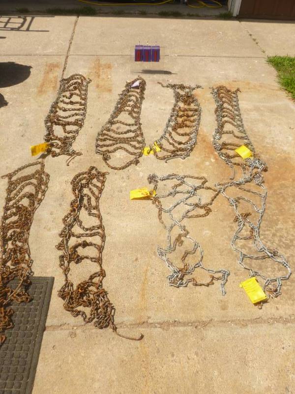 lot 11 image: Lawn Tractor Chains