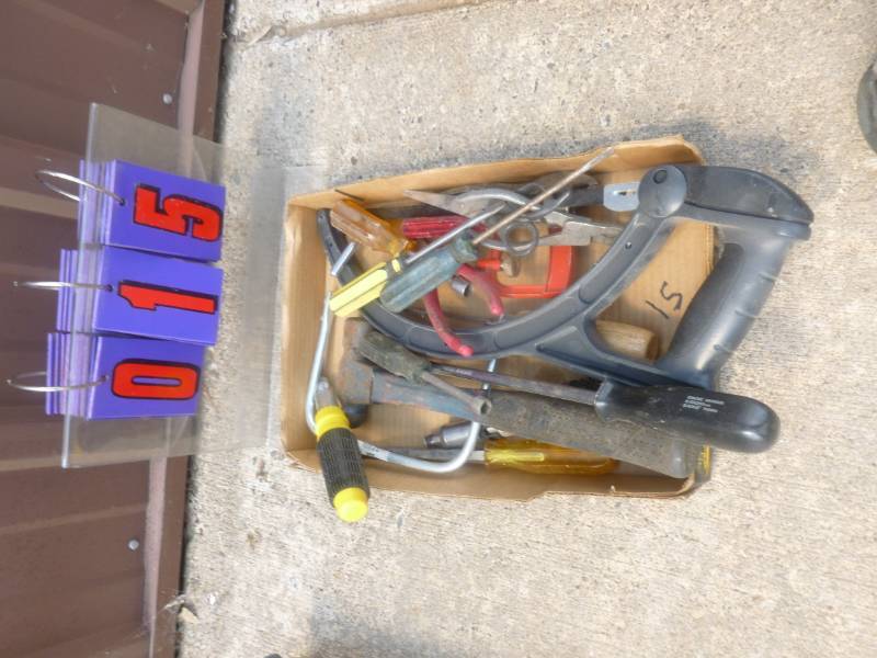 lot 15 image: Flat of Miscellaneous Tools