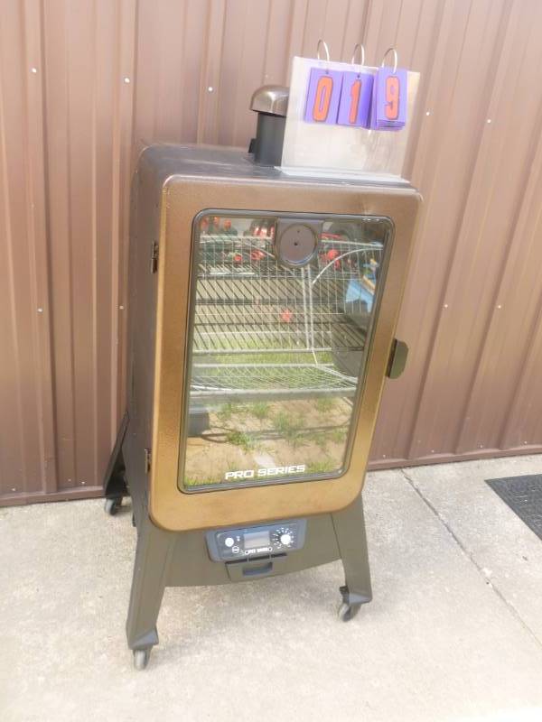 lot 19 image: Pit Boss Pro Series Electric Smoker