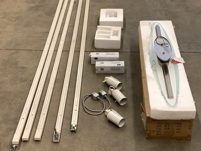 lot 47 image: Lot Of Track Lights & Track Light Strips