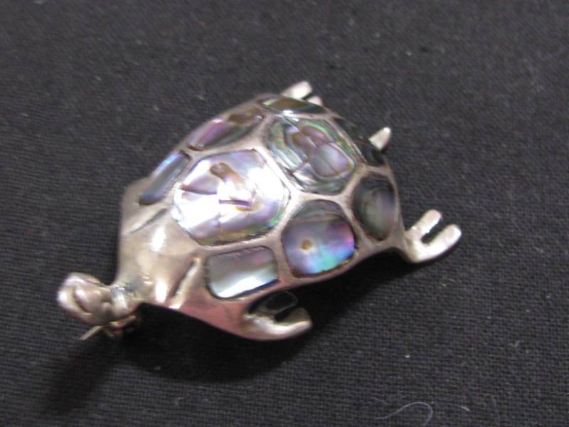 lot 18 image: Sterling Silver Turtle Brooch
