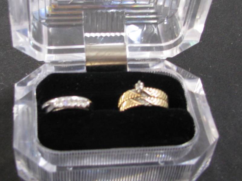 lot 24 image: Wedding Rings