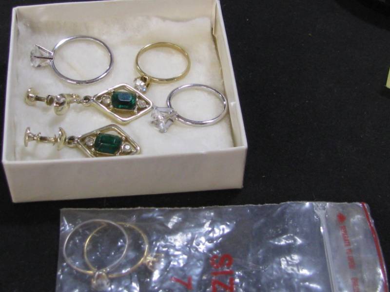 lot 27 image: Misc Jewelry