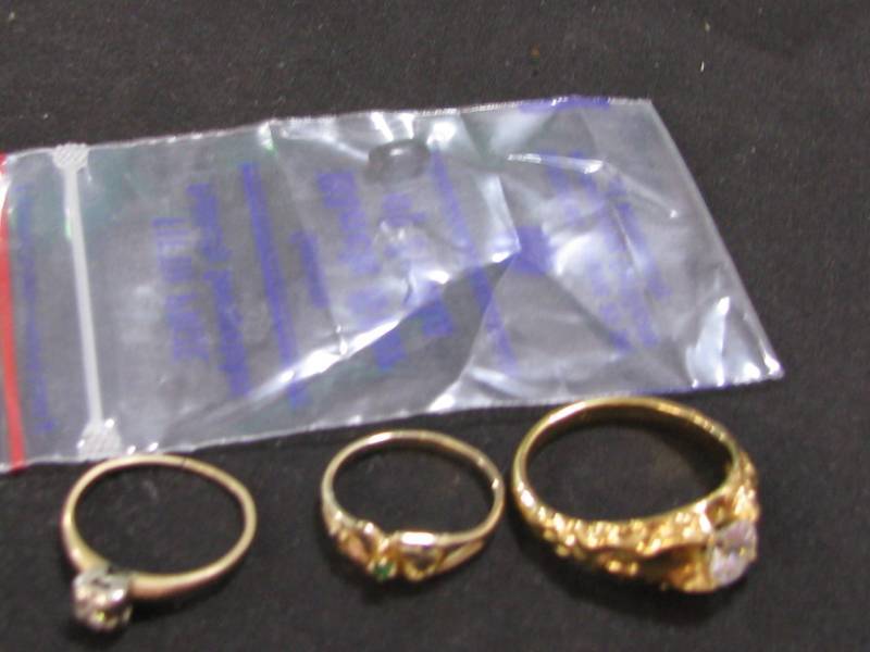 lot 32 image: Rings & Black Star of India