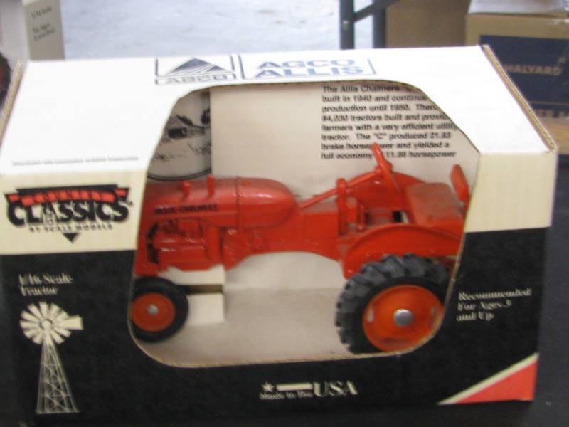 lot 35 image: Die Cast Allis -Chalmers Tractor