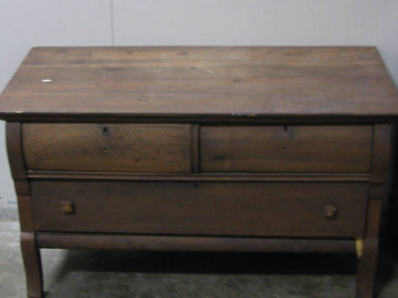 lot 41 image: Dresser